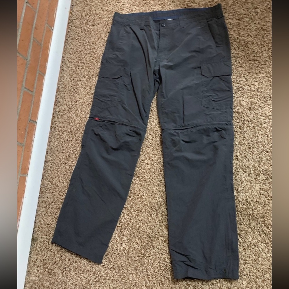 Men’s convertible Eddie Bauer pants/shorts in one